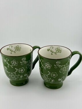 Kunaboo Set of 2 Ceramic Hand Painted 11oz Coffee Mugs Floral Pine Green NWOT